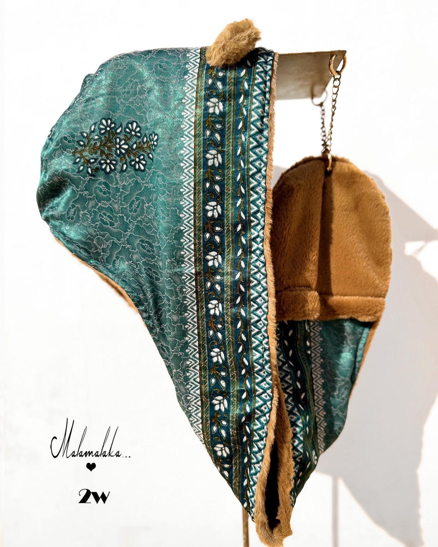 CAPUCHAS PELUCHE REVERSIBLES "Animalakas"...Pieza unica y exclusiva..Unisex..Ropa urbana..ropa festival